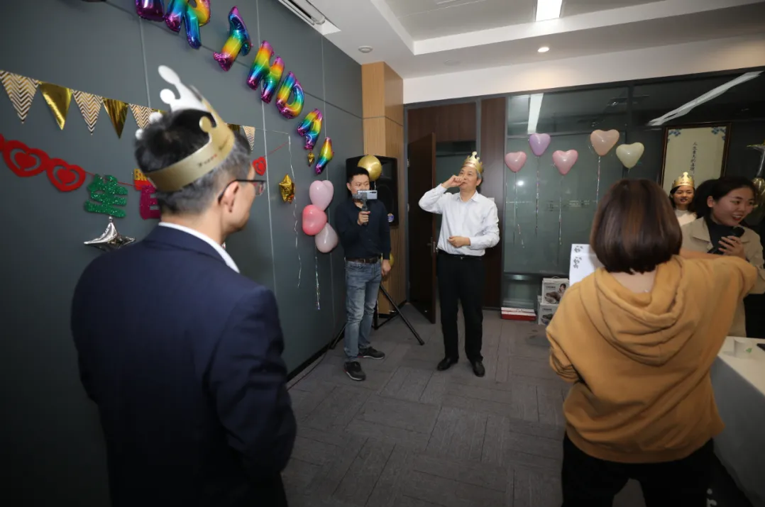 在奋斗的时光里 德泓感恩有你丨德泓第四季度员工生日会